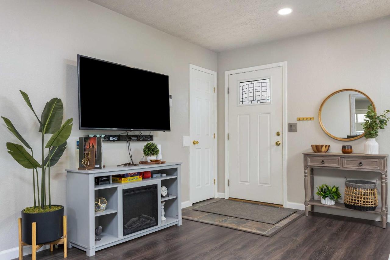 Updated Townhome Near Airport And Shopping! أنكوراج المظهر الخارجي الصورة